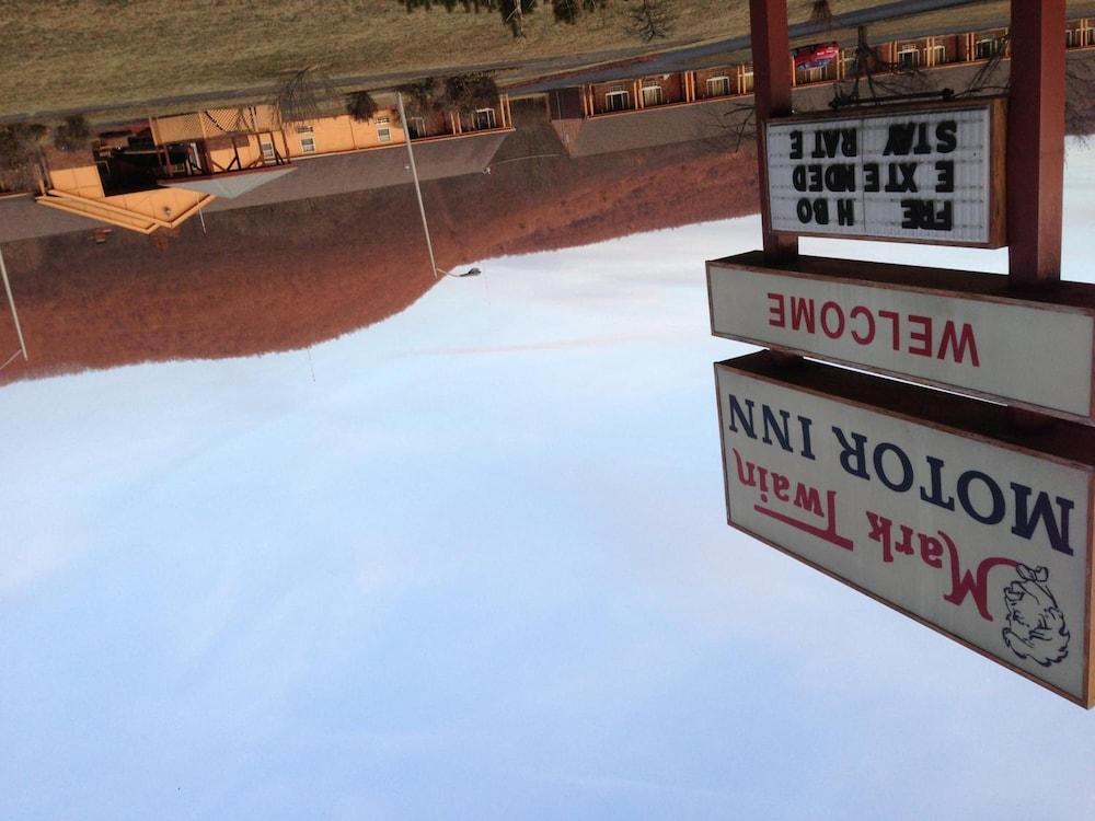 Mark Twain Motor Inn photo 7