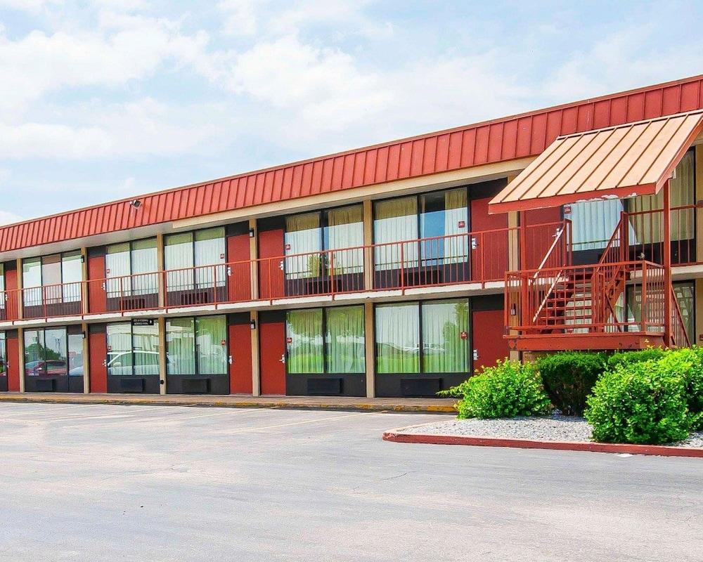 Econo Lodge Dyersburg I-155 photo 22