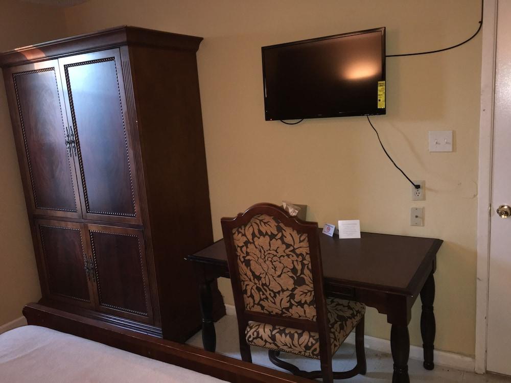 Reddy Inn and Suites photo 15