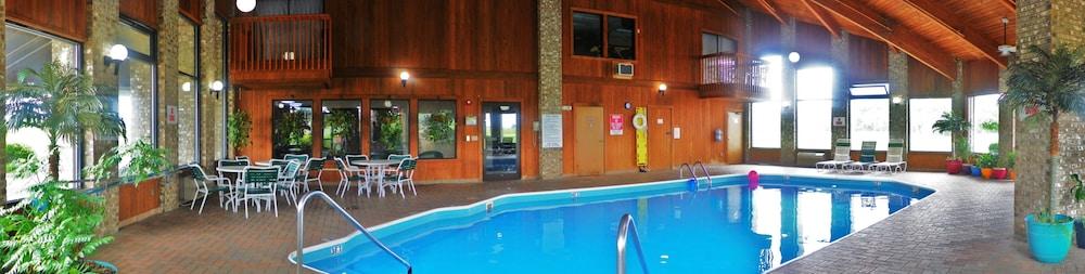 Royalton Inn & Suites photo 3