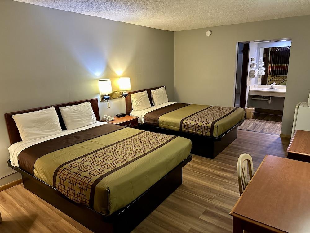 Thunderbird Motor Inn Baraboo photo 3