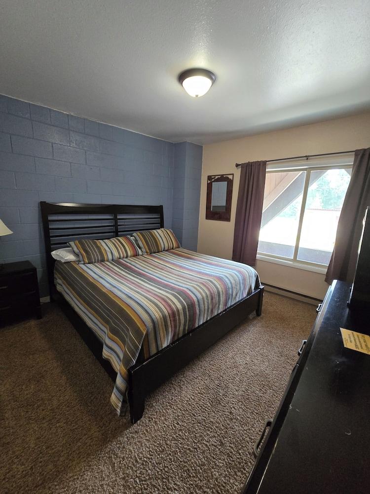 Chateau Rouge Condominiums photo 32