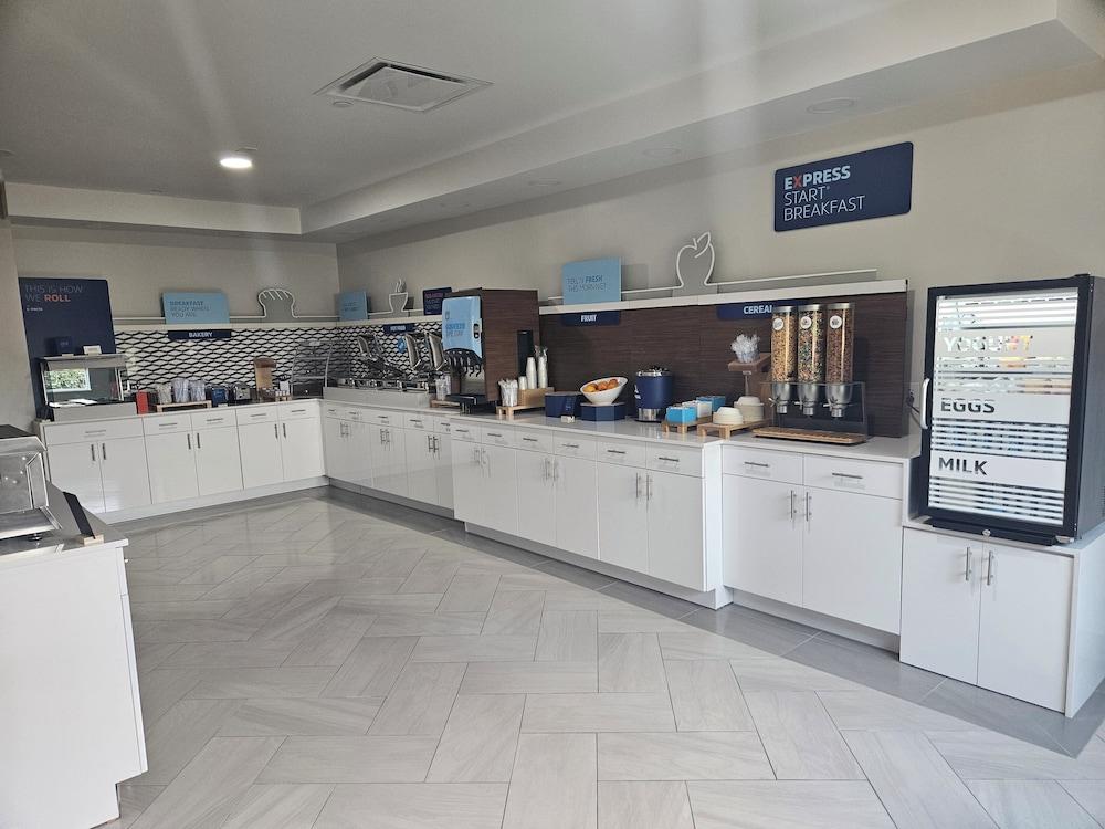 Holiday Inn Express & Suites Clermont Se West Orlando by IHG photo 78