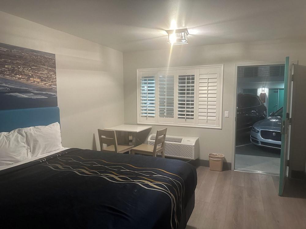 Super 8 by Wyndham Oceanside Downtown photo 42