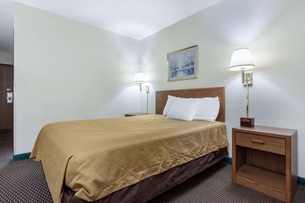 Econo Lodge Oacoma - Chamberlain West photo 63