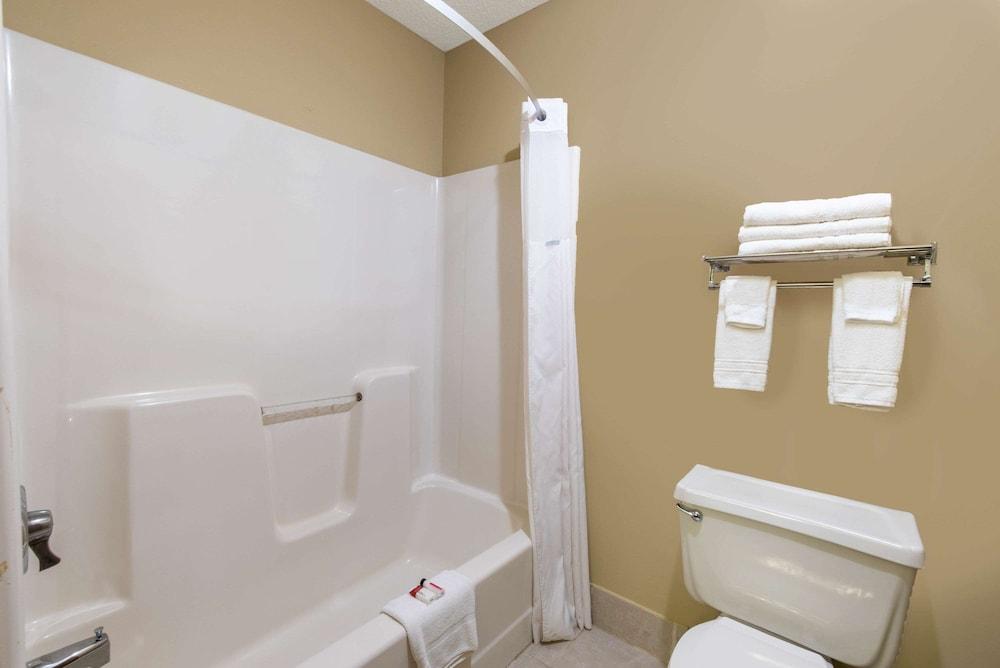 Days Inn by Wyndham Mitchell SD photo 14