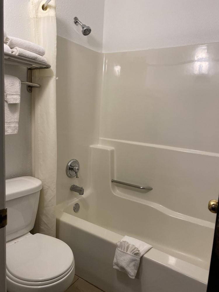 Quality Inn Mauston I-90 photo 10