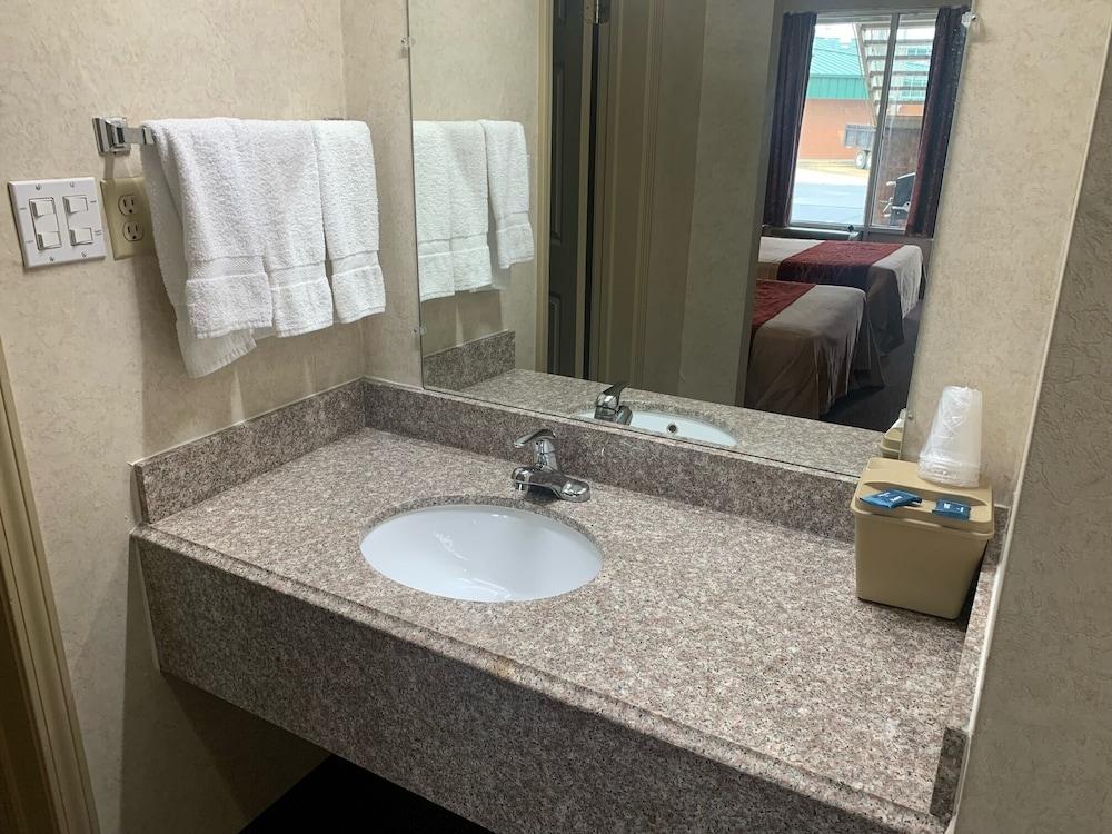 Coachman's Inn Motel photo 14