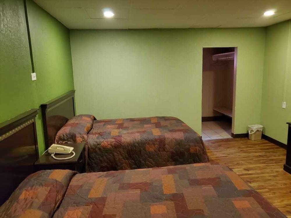 Trailway Motel photo 8