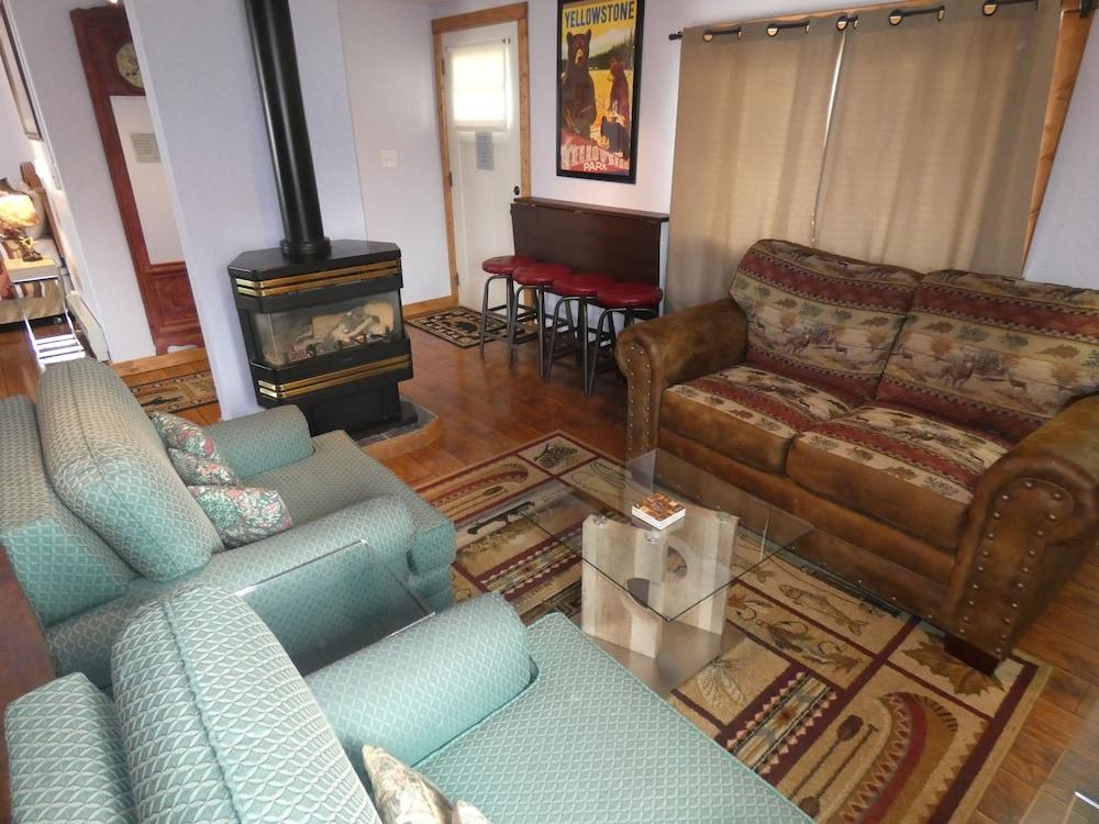 Yellowstone Motel - Adults Only photo 13