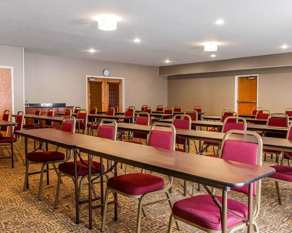Comfort Suites Benton Harbor - St. Joseph photo 37