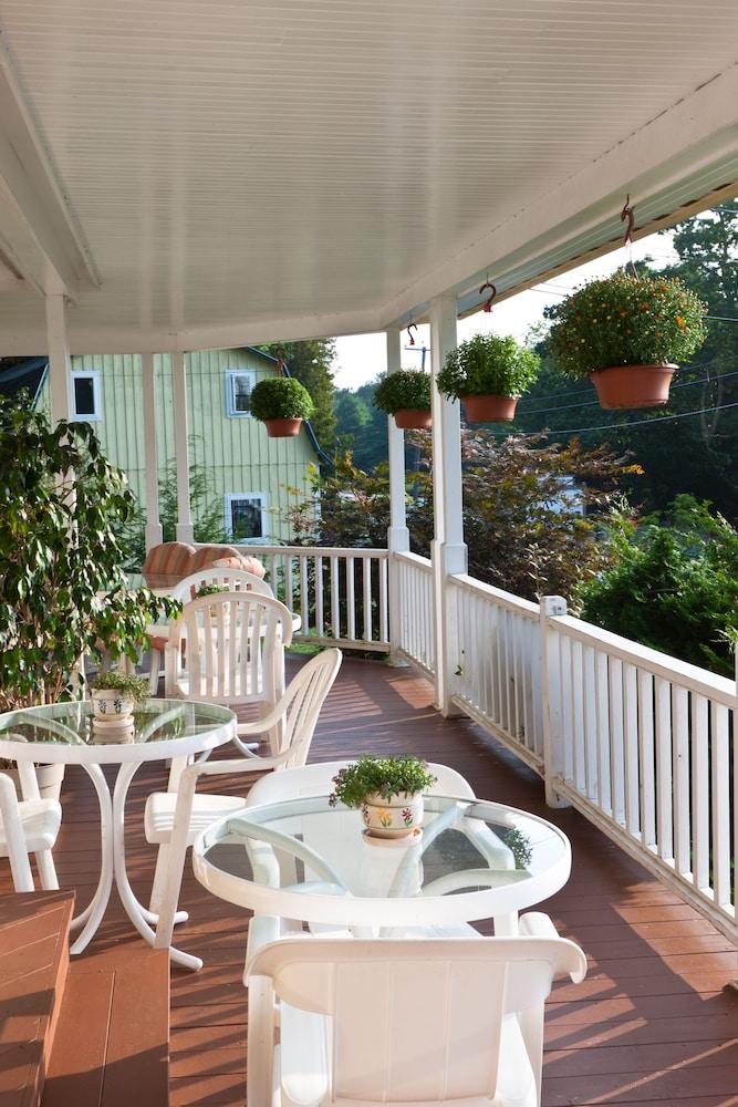 Mount Battie Inn photo 28