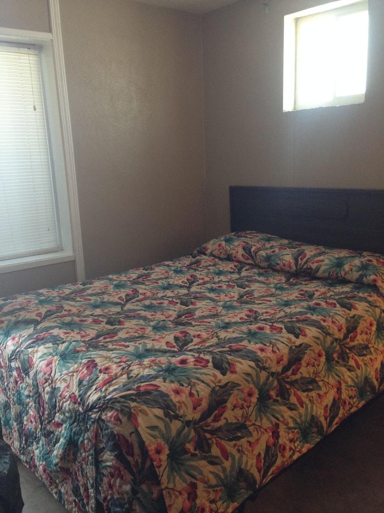 Oasis Motel photo 7