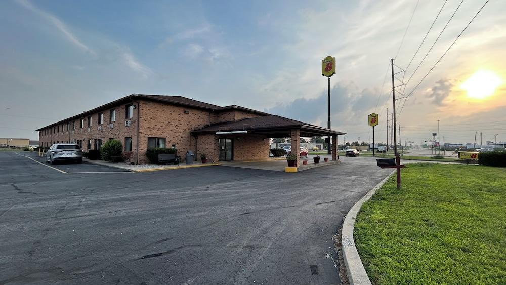 Super 8 by Wyndham Gilman photo 38