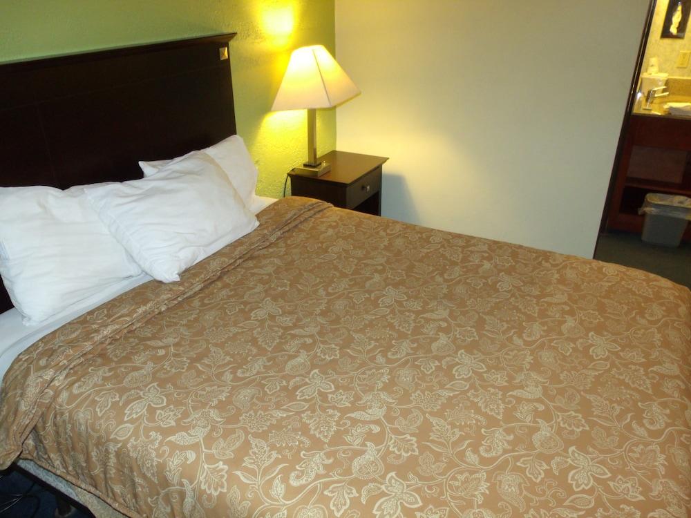 Relax Inn photo 11