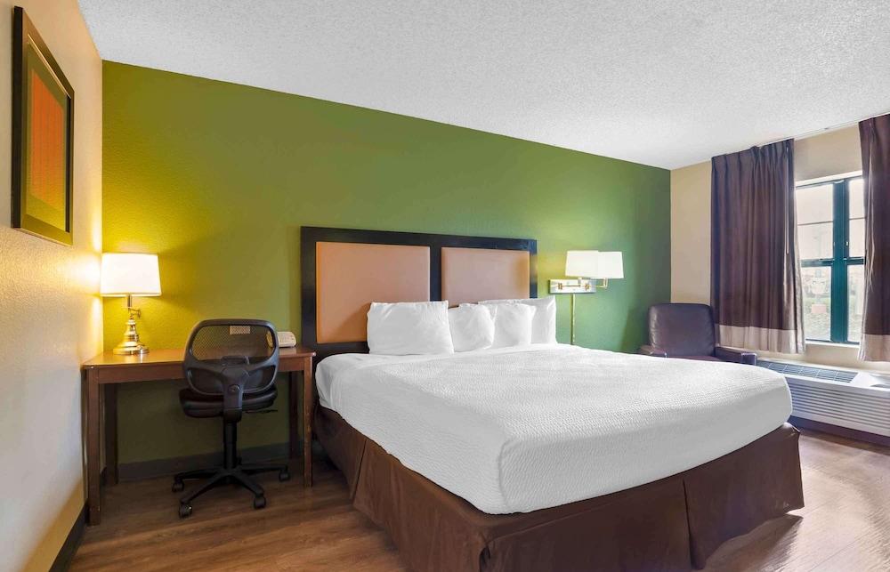 Extended Stay America Select Suites Tampa North Airport photo 11