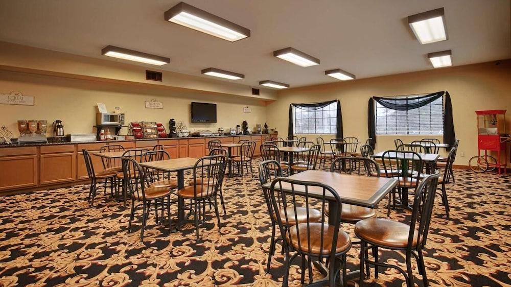 Texan Inn By OYO Beeville US-181 photo 10