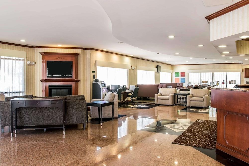 Comfort Suites Canton - Detroit photo 22