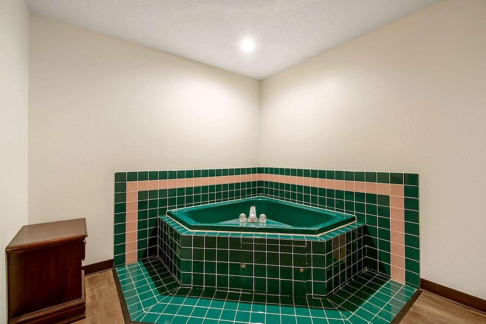 Econo Lodge Franklin photo 3
