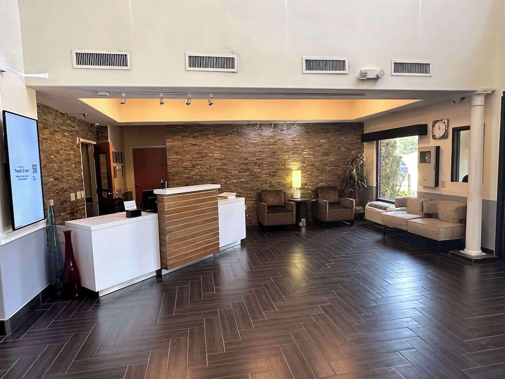 Best Western Plus Bass Hotel & Suites photo 8