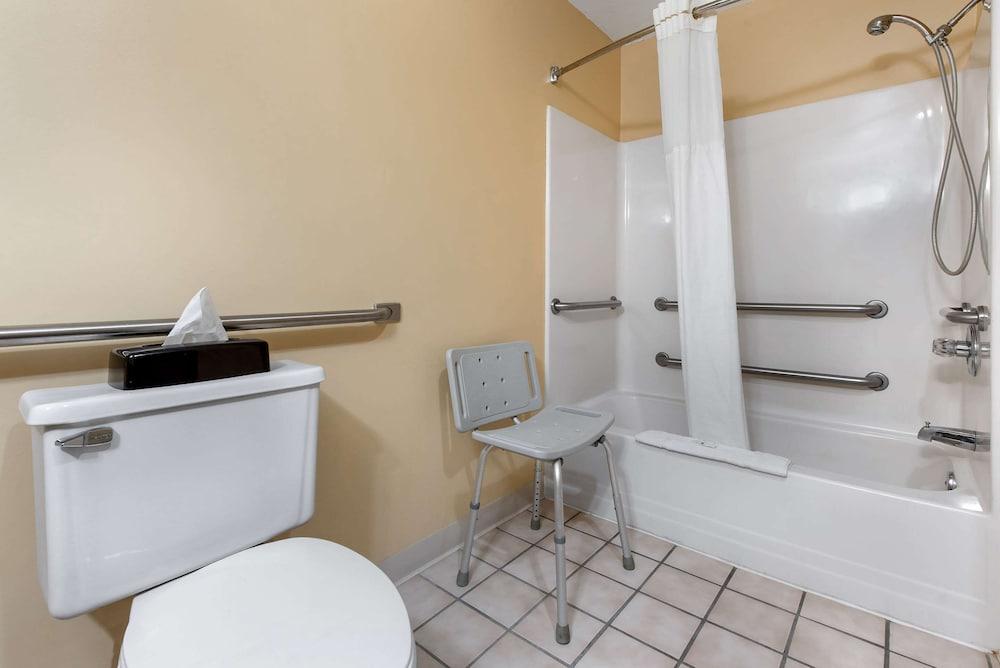 Quality Inn & Suites Lebanon I-65 photo 37