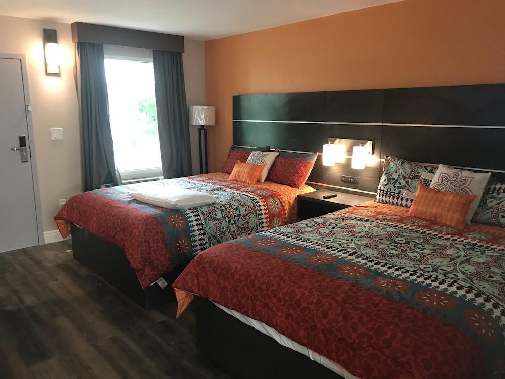 Tropical Inn & Suites photo 63