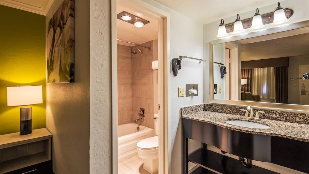 SureStay InnSuites Phoenix Hotel & Suites by Best Western photo 5