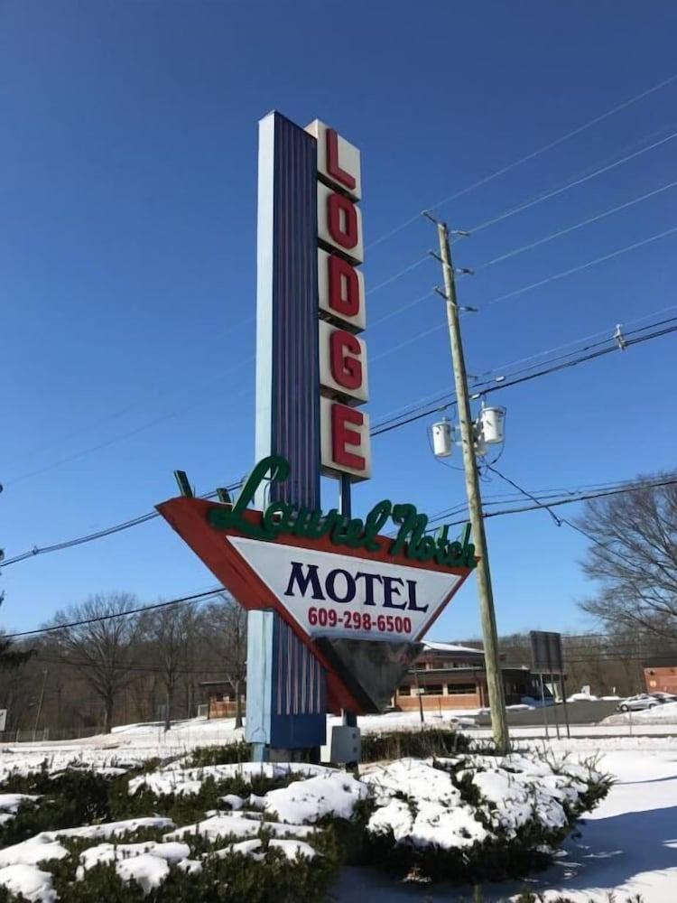 Laurel Notch Motel photo 3