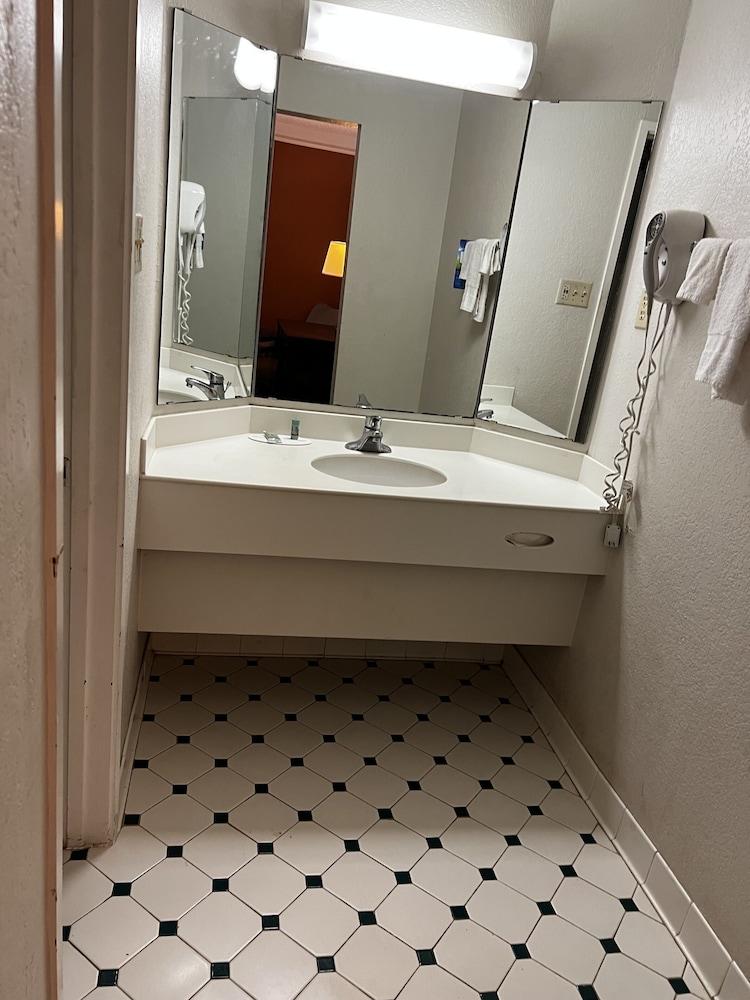 Relax Inn & Suite photo 4