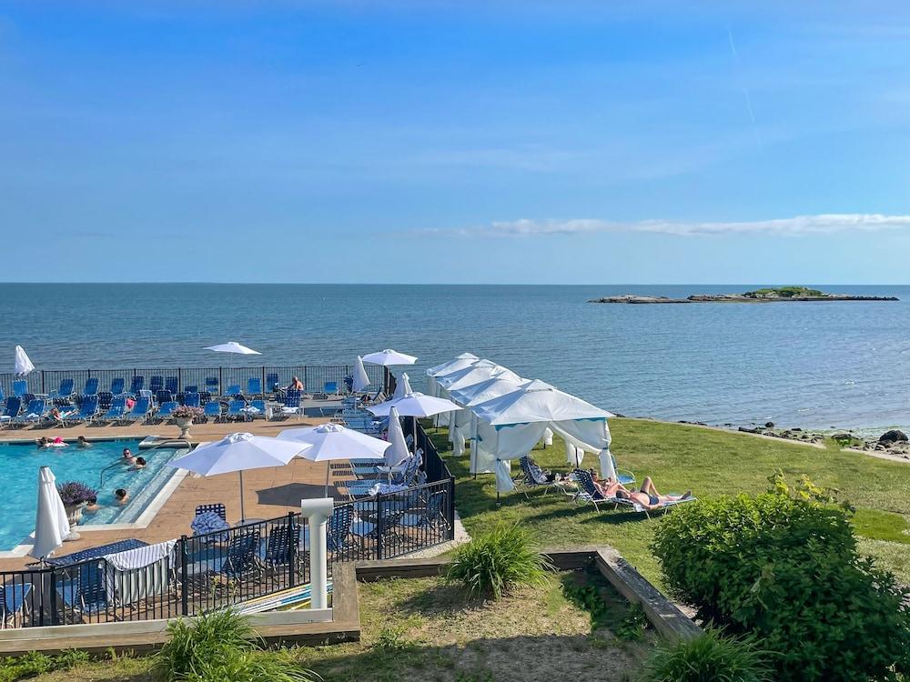 Water's Edge Resort & Spa photo 33