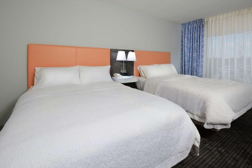 Hampton Inn & Suites Clinton - I-26 photo 15