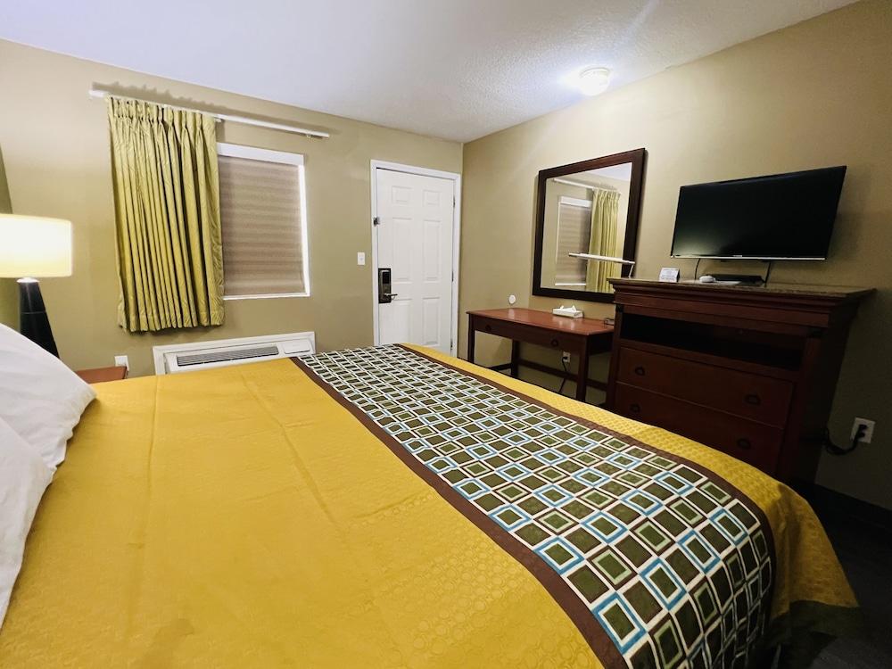 Deluxe Inn Miami, OK photo 10