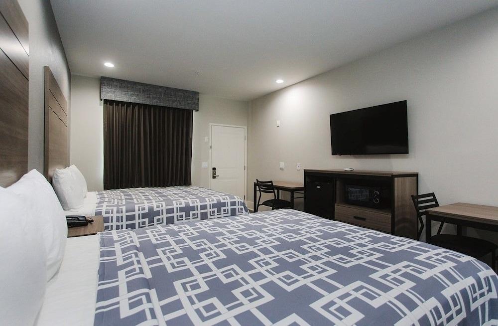 Palace Inn Conroe photo 6
