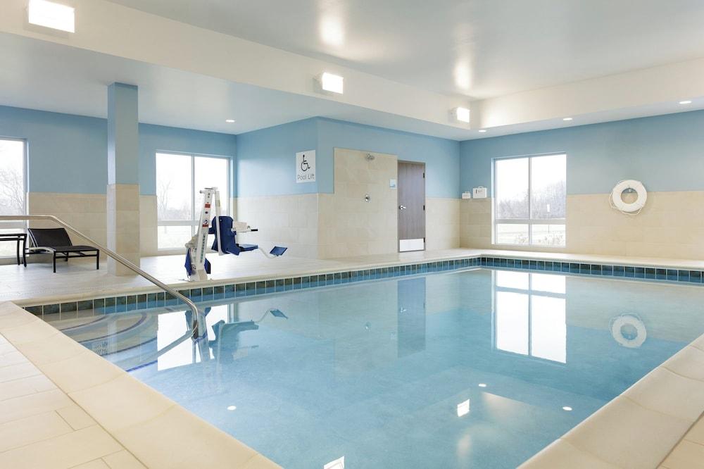 Holiday Inn Express & Suites Clarksville North by IHG photo 15