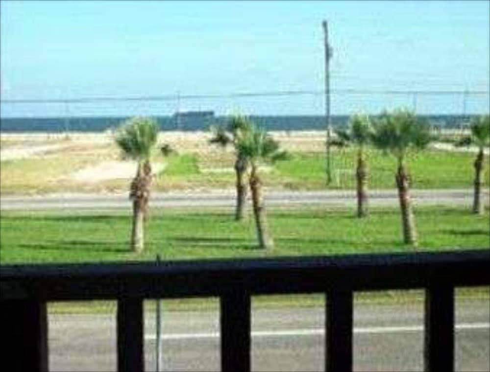 Knights Inn Corpus Christi at North Beach photo 16