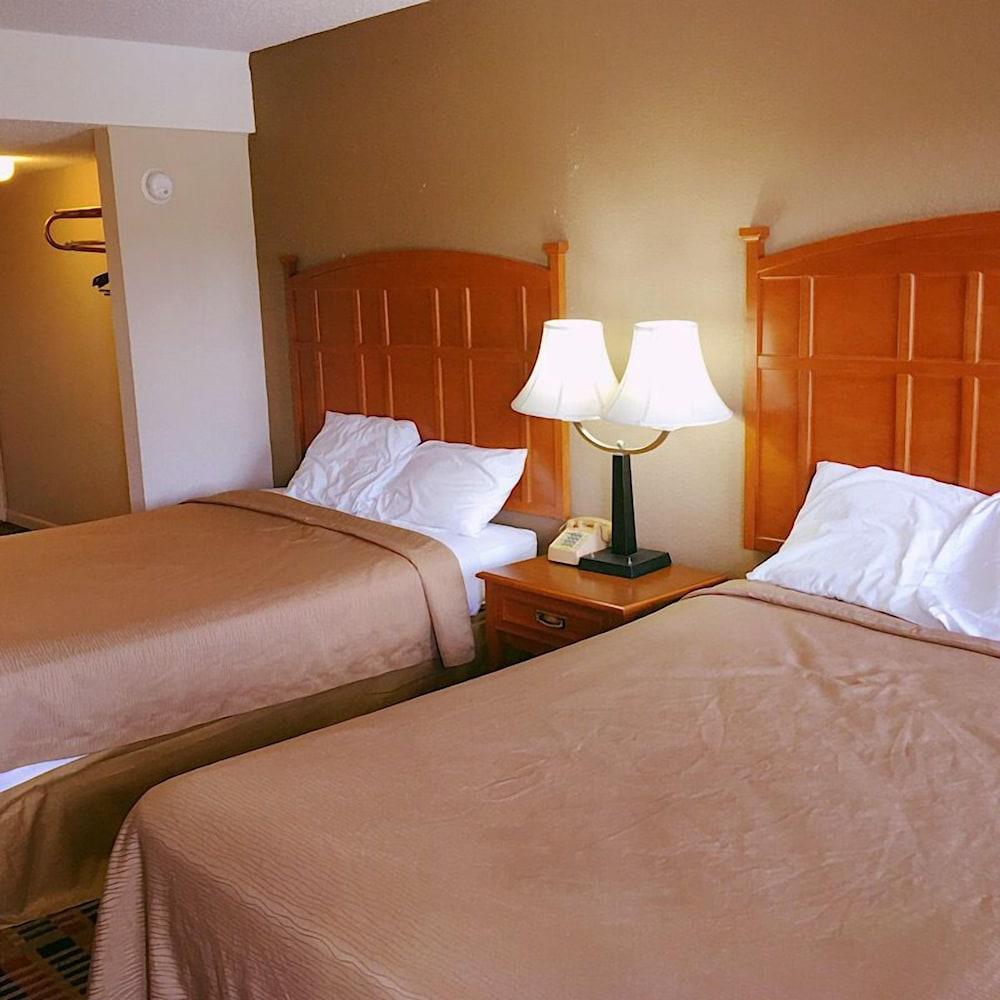 Travelers Inn photo 25