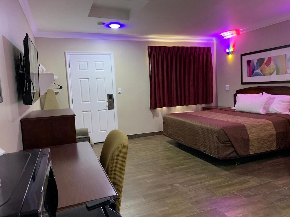 Mesa Motel photo 35