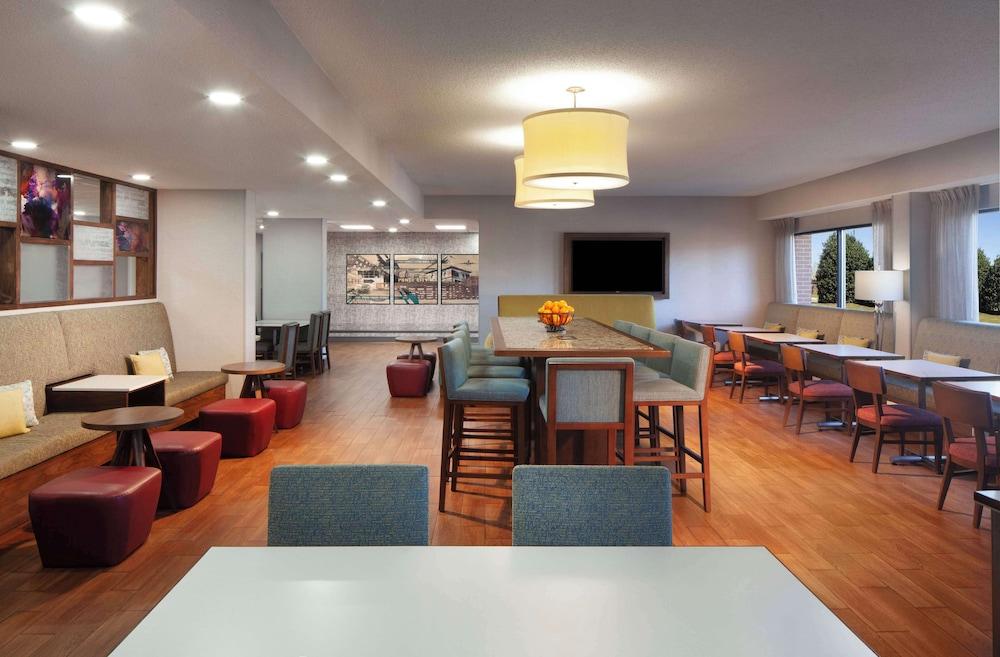 Hampton Inn Southlake photo 2