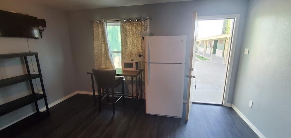 Town & Country Motel photo 9