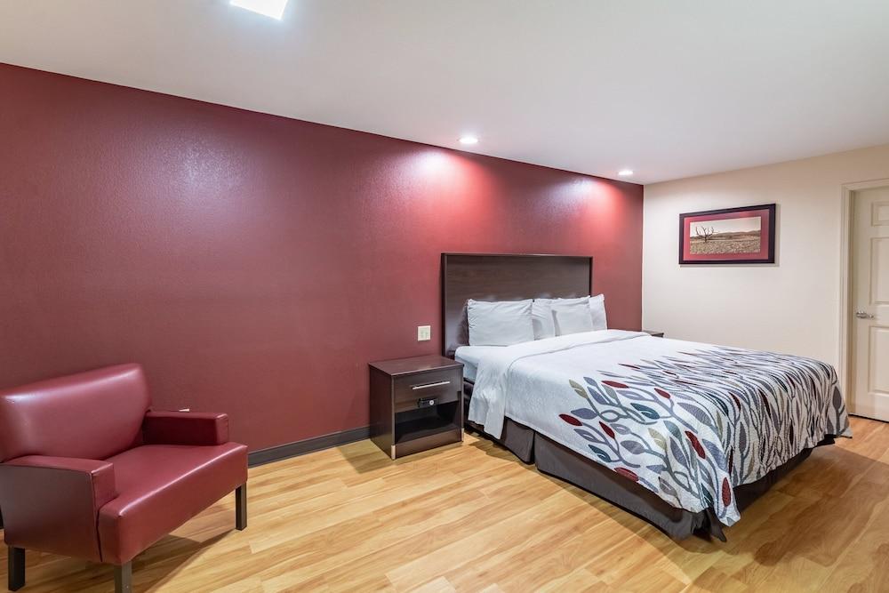 Red Roof Inn Buffalo, TX photo 25