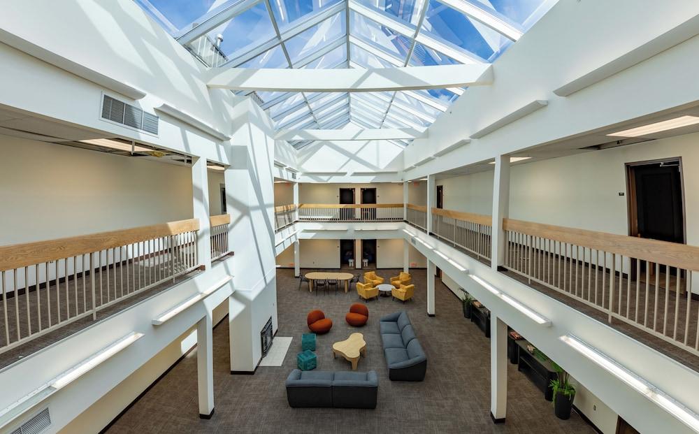Brewster Hall photo 4