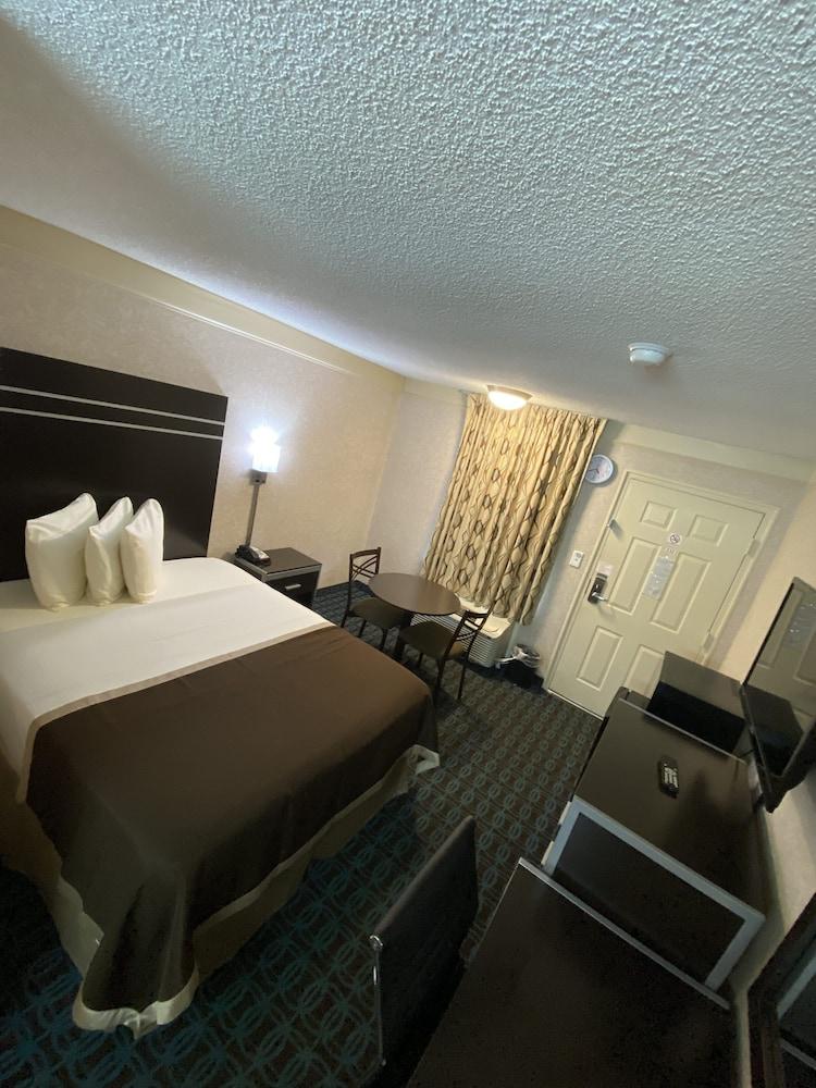 Deluxe Inn Fayetteville - I-95 Exit 49 photo 35