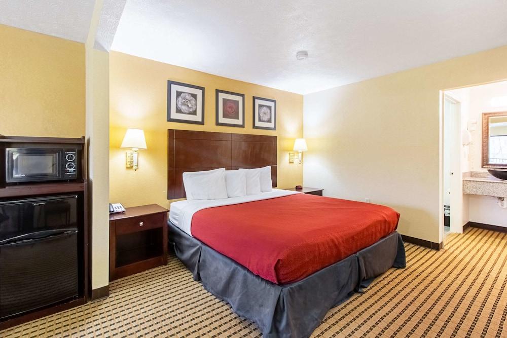 Quality Inn & Suites Dickson photo 14