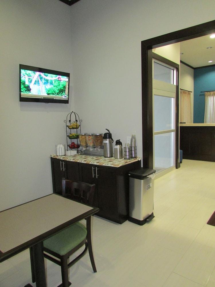 Lone Star Inn photo 16