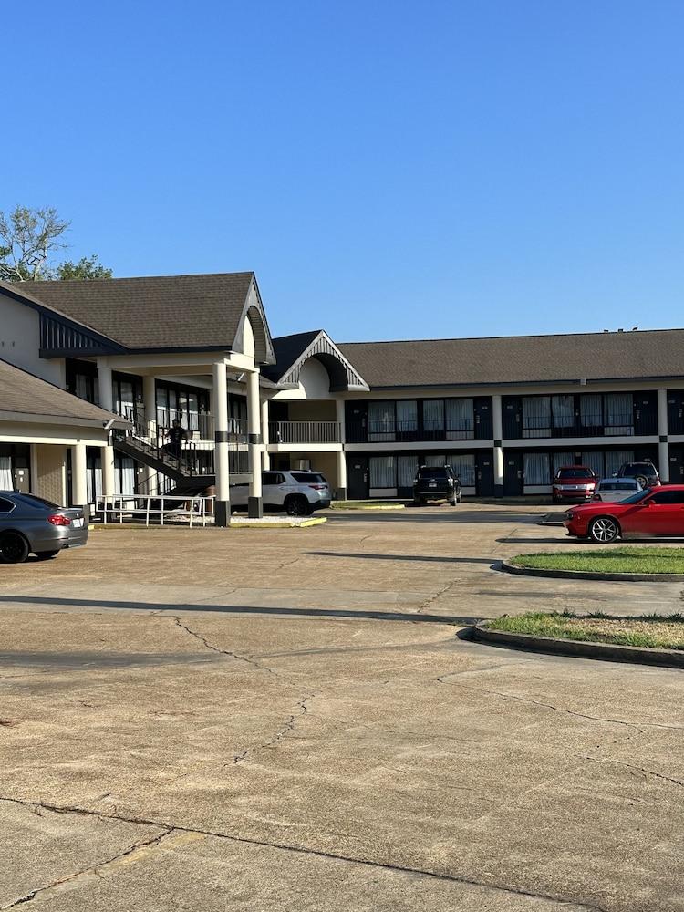 Oakwood Inn photo 13