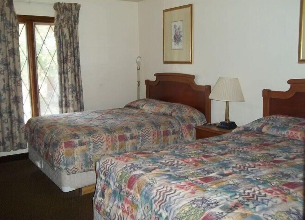 Budget Inn & Suites photo 2