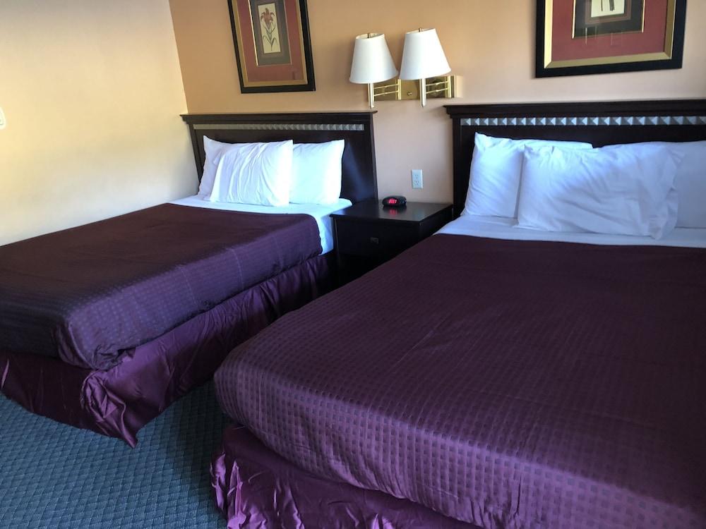 Hometown Inn Athens photo 9