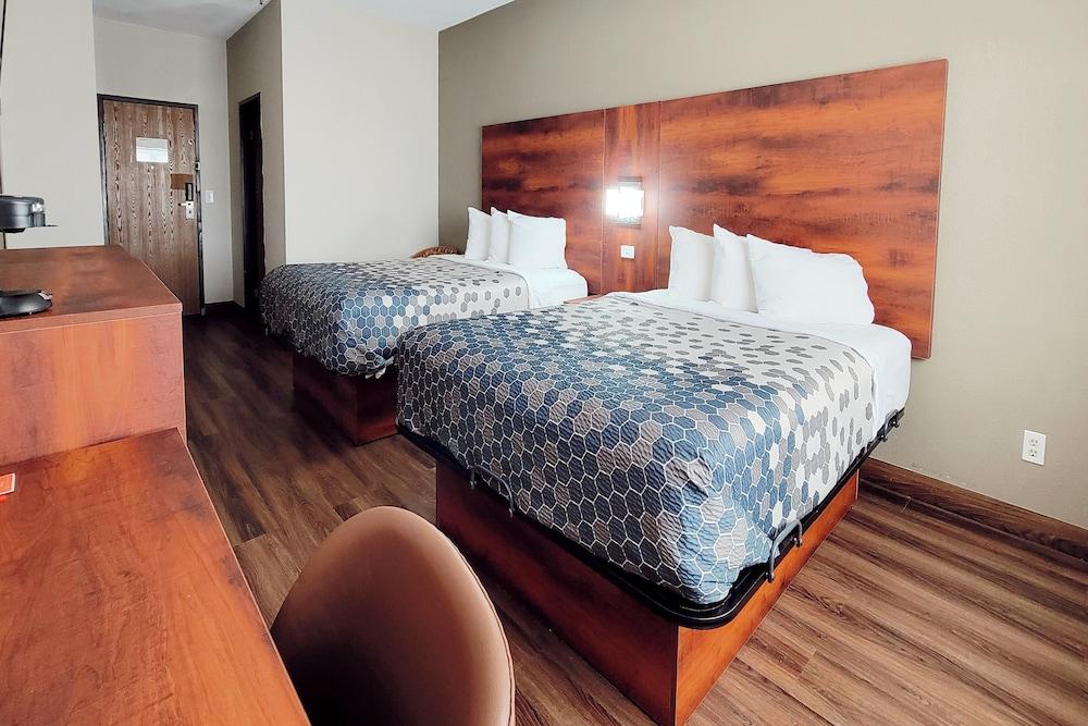 Econo Lodge Fargo - West Acres photo 15