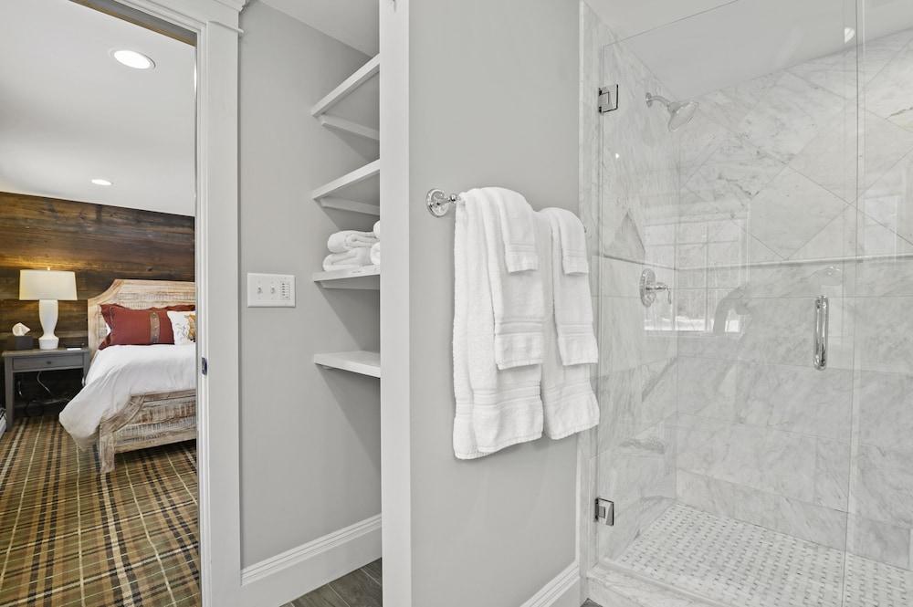 Brook Bound Inn photo 86