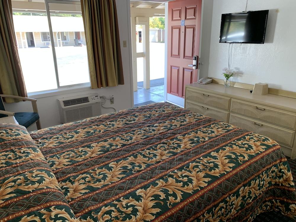 Lark Motel photo 9